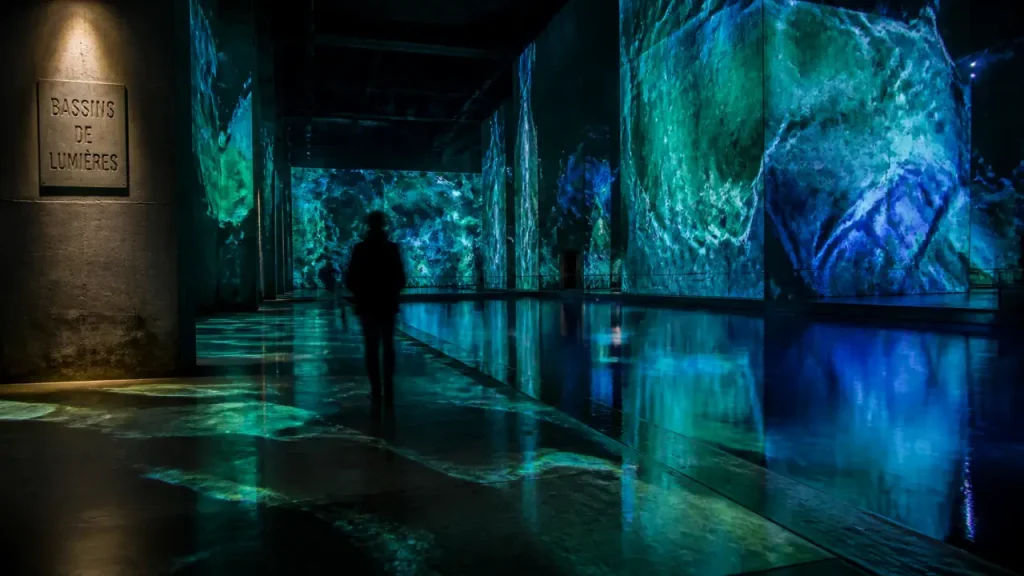 Bassins de lumières Bordeaux, intérieur avec projections lumineuses