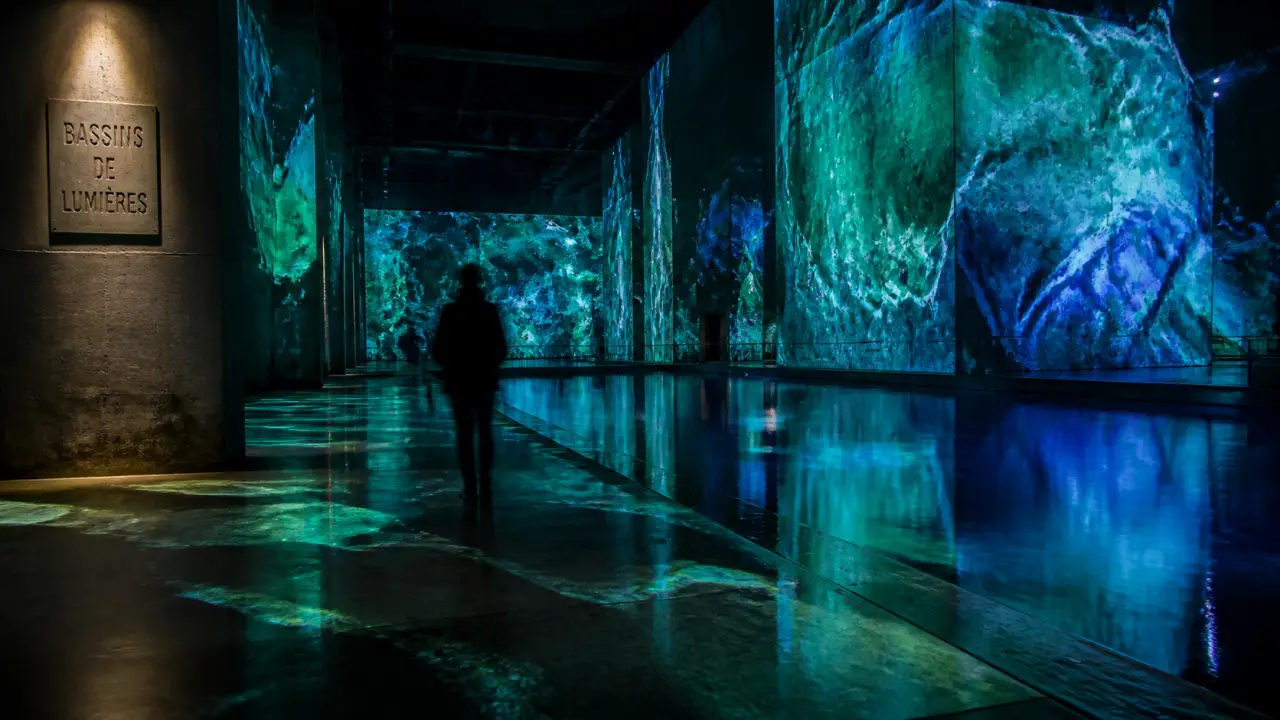 Bassins de lumières Bordeaux, intérieur avec projections lumineuses