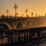 Pont de pierre bordeaux au coucher du soleil