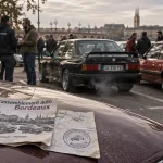 Rassemblement voiture ce week end bordeaux : affiche sur voiture, jeunes groupes et youngtimers