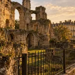 Visiter le palais gallien à bordeaux : vestiges romains au coucher du soleil
