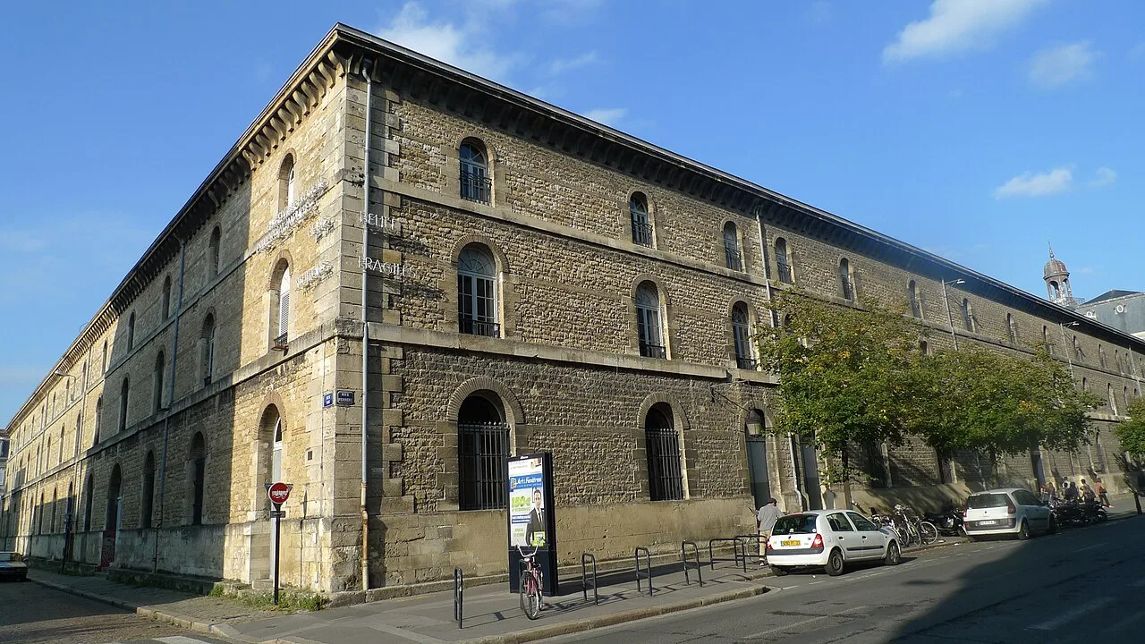 L’entrepôt Lainé, bâtiment qui accueille arc en rêve et le CAPC.