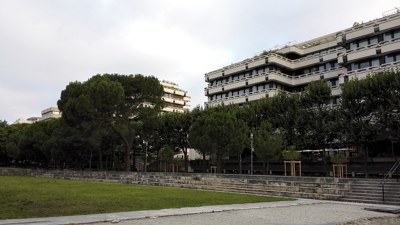 Le quartier Mériadeck vu depuis la dalle en juillet 2023.