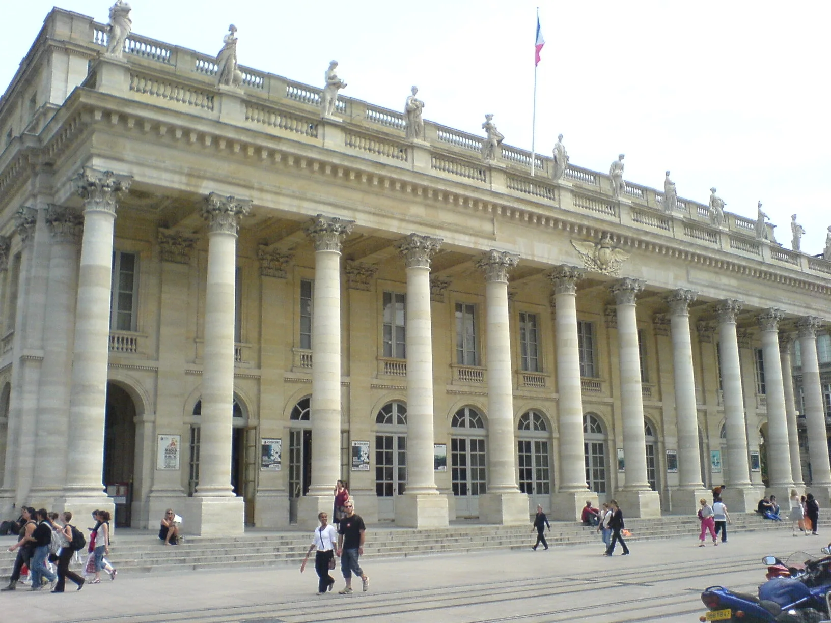 Le Grand-Théâtre de Bordeaux, place de la Comédie.