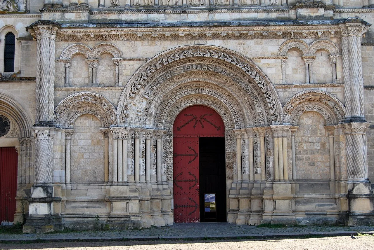 Église Sainte-Croix sur la place Pierre Renaudel à Bordeaux